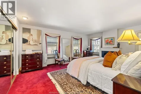 2203 Victoria Windsor ON N8X 1R2