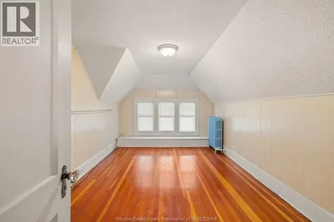 2203 Victoria Windsor ON N8X 1R2