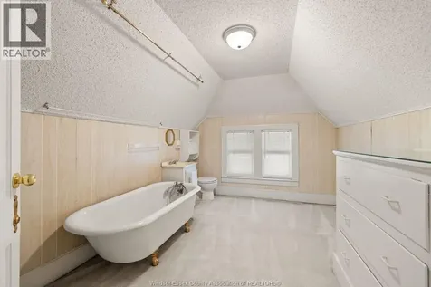 2203 Victoria Windsor ON N8X 1R2