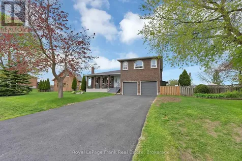 8 Gamron Avenue Uxbridge ON L9P 1R4