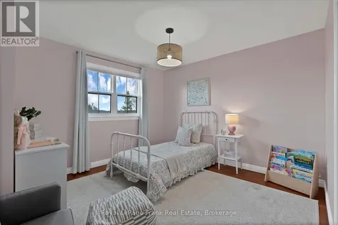 8 Gamron Avenue Uxbridge ON L9P 1R4