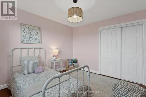 8 Gamron Avenue Uxbridge ON L9P 1R4