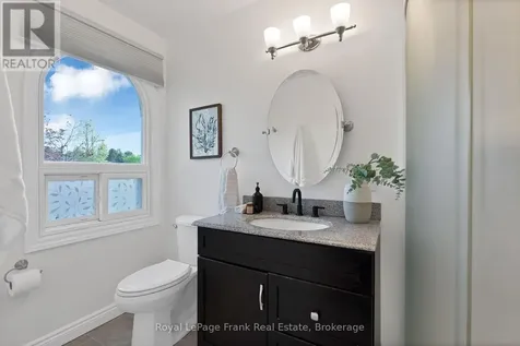 8 Gamron Avenue Uxbridge ON L9P 1R4