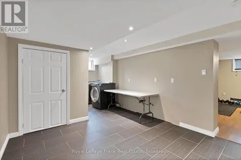 8 Gamron Avenue Uxbridge ON L9P 1R4