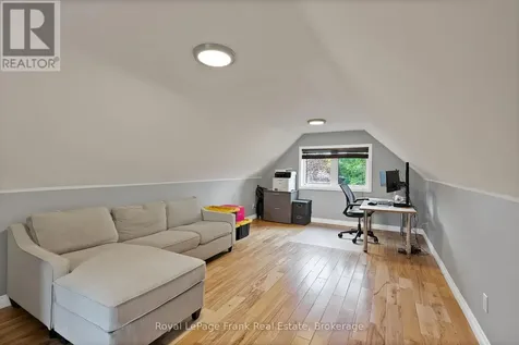 8 Gamron Avenue Uxbridge ON L9P 1R4