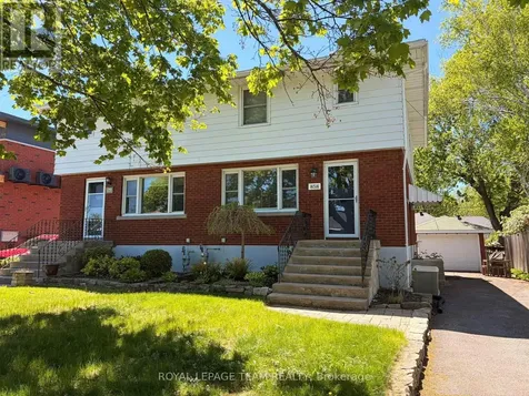 858 Riddell Avenue North Ottawa ON K2A 2V9