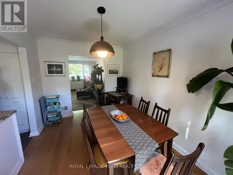 858 Riddell Avenue North Ottawa ON K2A 2V9