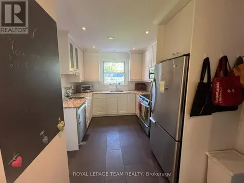 858 Riddell Avenue North Ottawa ON K2A 2V9