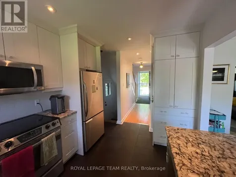858 Riddell Avenue North Ottawa ON K2A 2V9