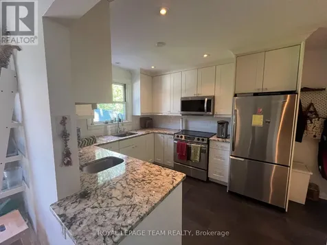 858 Riddell Avenue North Ottawa ON K2A 2V9