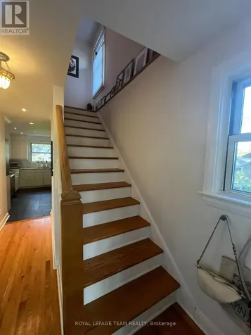 858 Riddell Avenue North Ottawa ON K2A 2V9