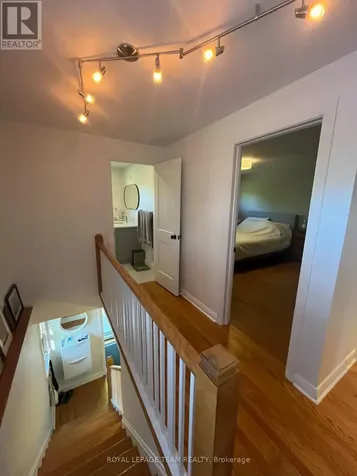 858 Riddell Avenue North Ottawa ON K2A 2V9