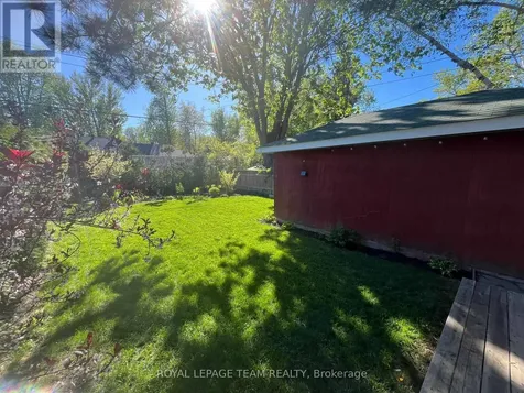 858 Riddell Avenue North Ottawa ON K2A 2V9