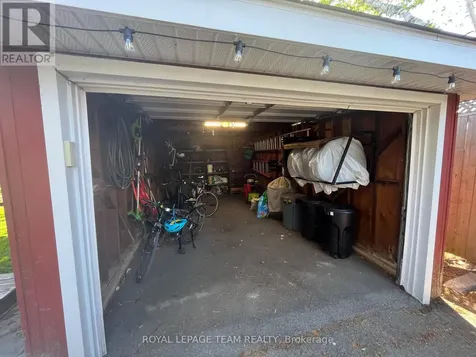 858 Riddell Avenue North Ottawa ON K2A 2V9