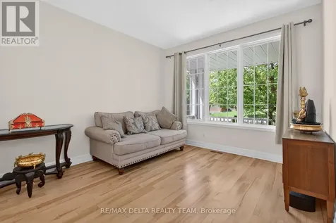 46 Birchfield Ave, Avenue Ottawa ON K2M 2N5