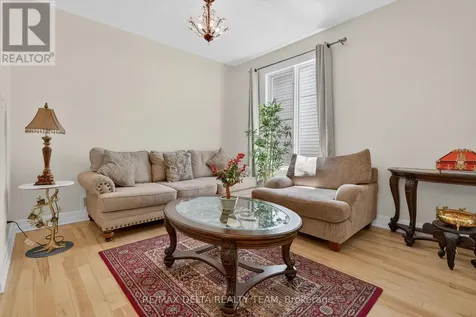 46 Birchfield Ave, Avenue Ottawa ON K2M 2N5