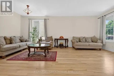 46 Birchfield Ave, Avenue Ottawa ON K2M 2N5