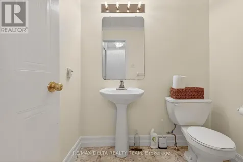 46 Birchfield Ave, Avenue Ottawa ON K2M 2N5