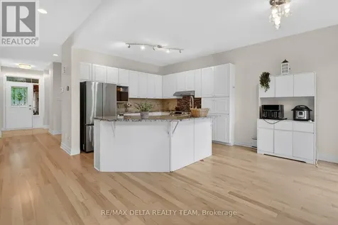 46 Birchfield Ave, Avenue Ottawa ON K2M 2N5