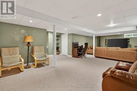 46 Birchfield Ave, Avenue Ottawa ON K2M 2N5