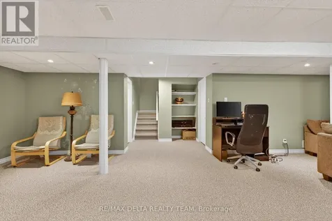 46 Birchfield Ave, Avenue Ottawa ON K2M 2N5