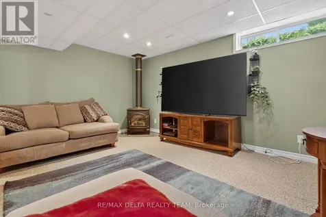 46 Birchfield Ave, Avenue Ottawa ON K2M 2N5