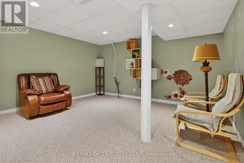 46 Birchfield Ave, Avenue Ottawa ON K2M 2N5