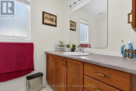 46 Birchfield Ave, Avenue Ottawa ON K2M 2N5