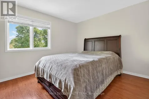 46 Birchfield Ave, Avenue Ottawa ON K2M 2N5