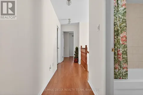 46 Birchfield Ave, Avenue Ottawa ON K2M 2N5