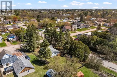 612 Karen Street Laurentian Valley ON K8A 4Y9