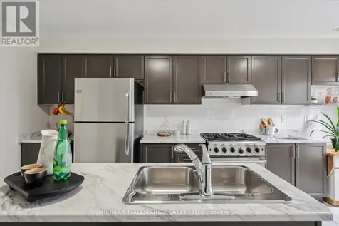 17 Valliere Drive Markham (berczy) ON L6C 0M7