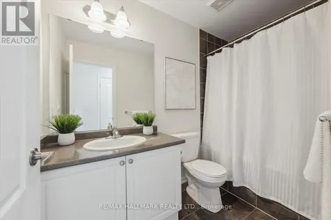 17 Valliere Drive Markham (berczy) ON L6C 0M7