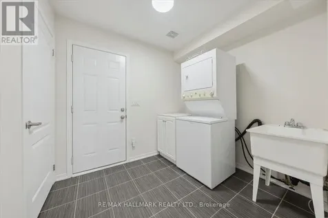 17 Valliere Drive Markham (berczy) ON L6C 0M7
