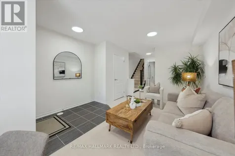 17 Valliere Drive Markham (berczy) ON L6C 0M7