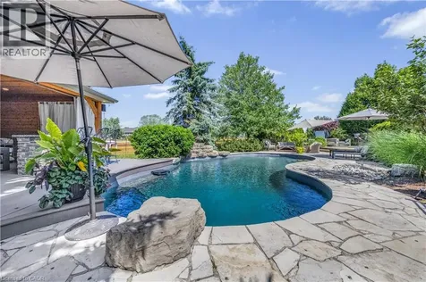 2147 Berwick Drive Burlington ON L7M 4B2
