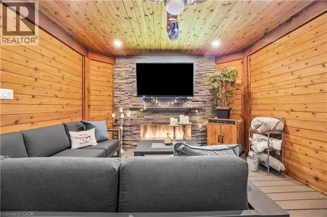 2147 Berwick Drive Burlington ON L7M 4B2