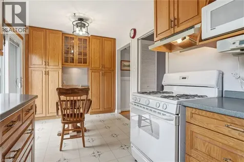 731 Mullin Way Burlington ON L7L 4J8