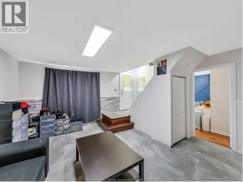 10670 Lambeth Road Windsor ON N8R 1C9
