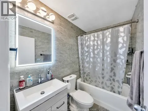 10670 Lambeth Road Windsor ON N8R 1C9