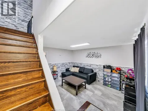 10670 Lambeth Road Windsor ON N8R 1C9