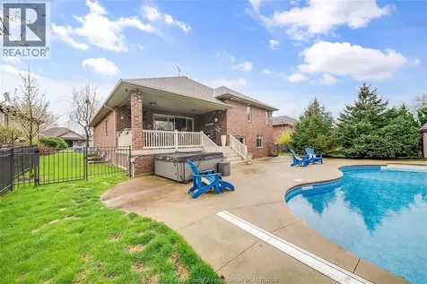 166 Woodycrest Kingsville ON N9Y 0A4