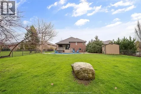 166 Woodycrest Kingsville ON N9Y 0A4