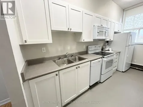 16 Cedarwoods Crescent Kitchener ON N2C 2L4