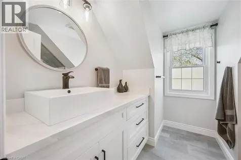 70 Peachtree Crescent Cambridge ON N1S 4W3