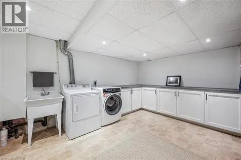70 Peachtree Crescent Cambridge ON N1S 4W3