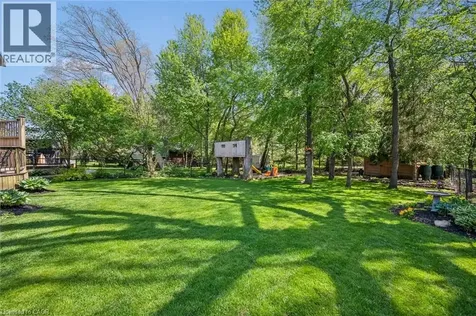 70 Peachtree Crescent Cambridge ON N1S 4W3