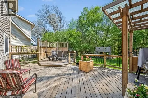 70 Peachtree Crescent Cambridge ON N1S 4W3