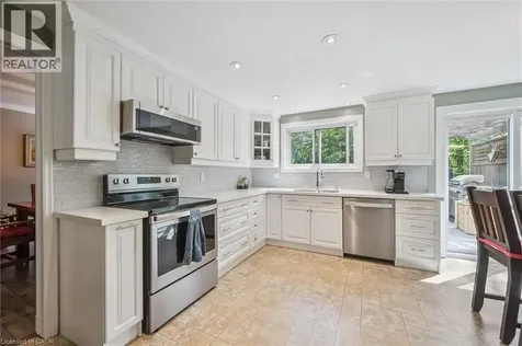 70 Peachtree Crescent Cambridge ON N1S 4W3