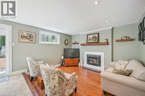70 Peachtree Crescent Cambridge ON N1S 4W3